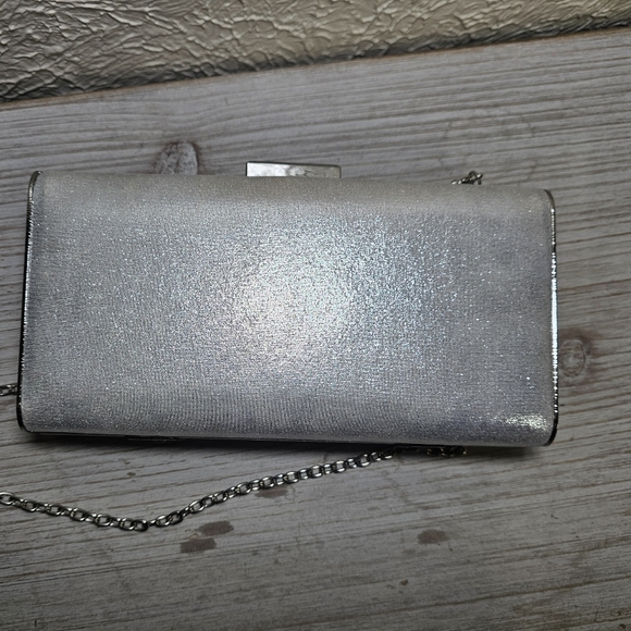 Silver Evening Clutch with chain - Picture 3 of 9